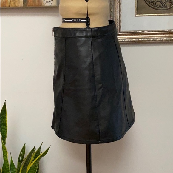 Divided Sz 8, Hot Pleather Skater Skirt - Picture 2 of 4
